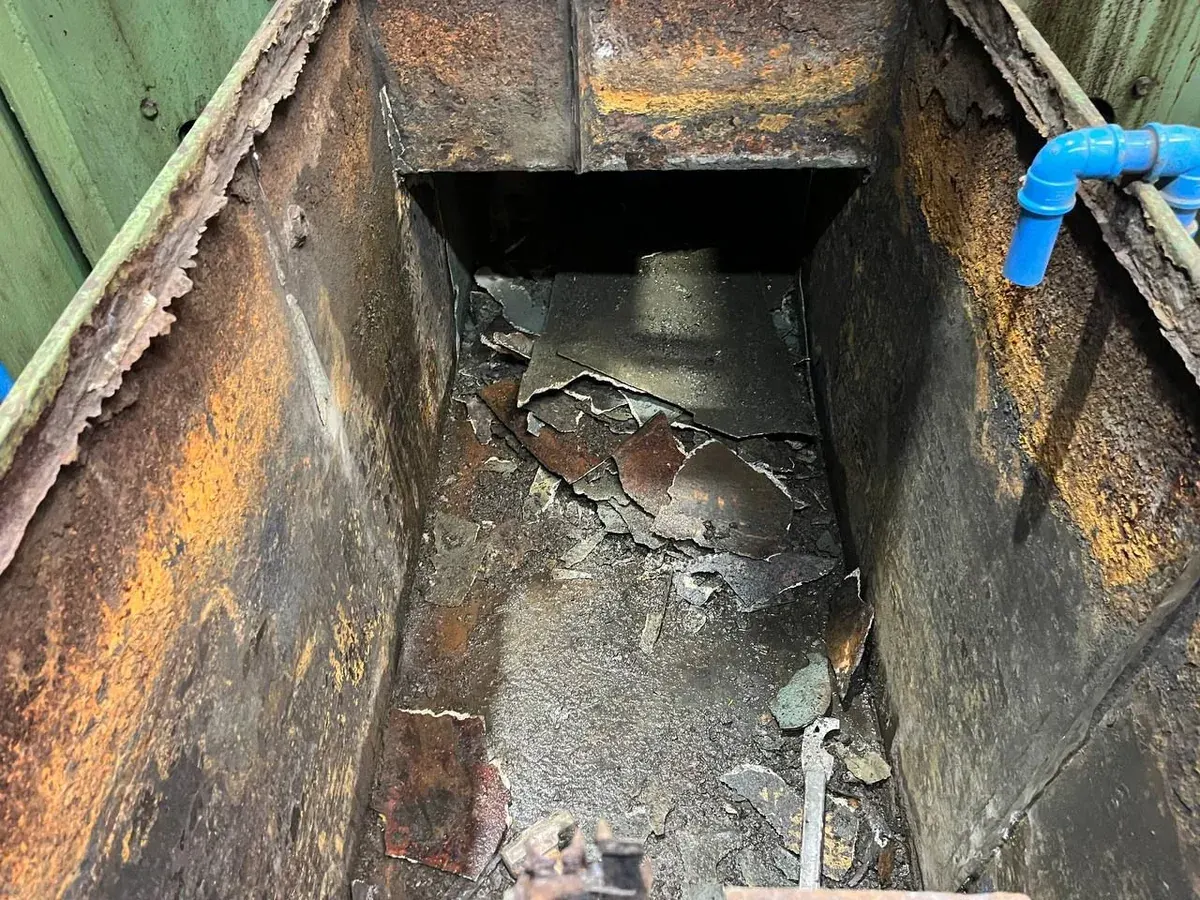 Piscina antes del revestimiento: corrosión avanzada